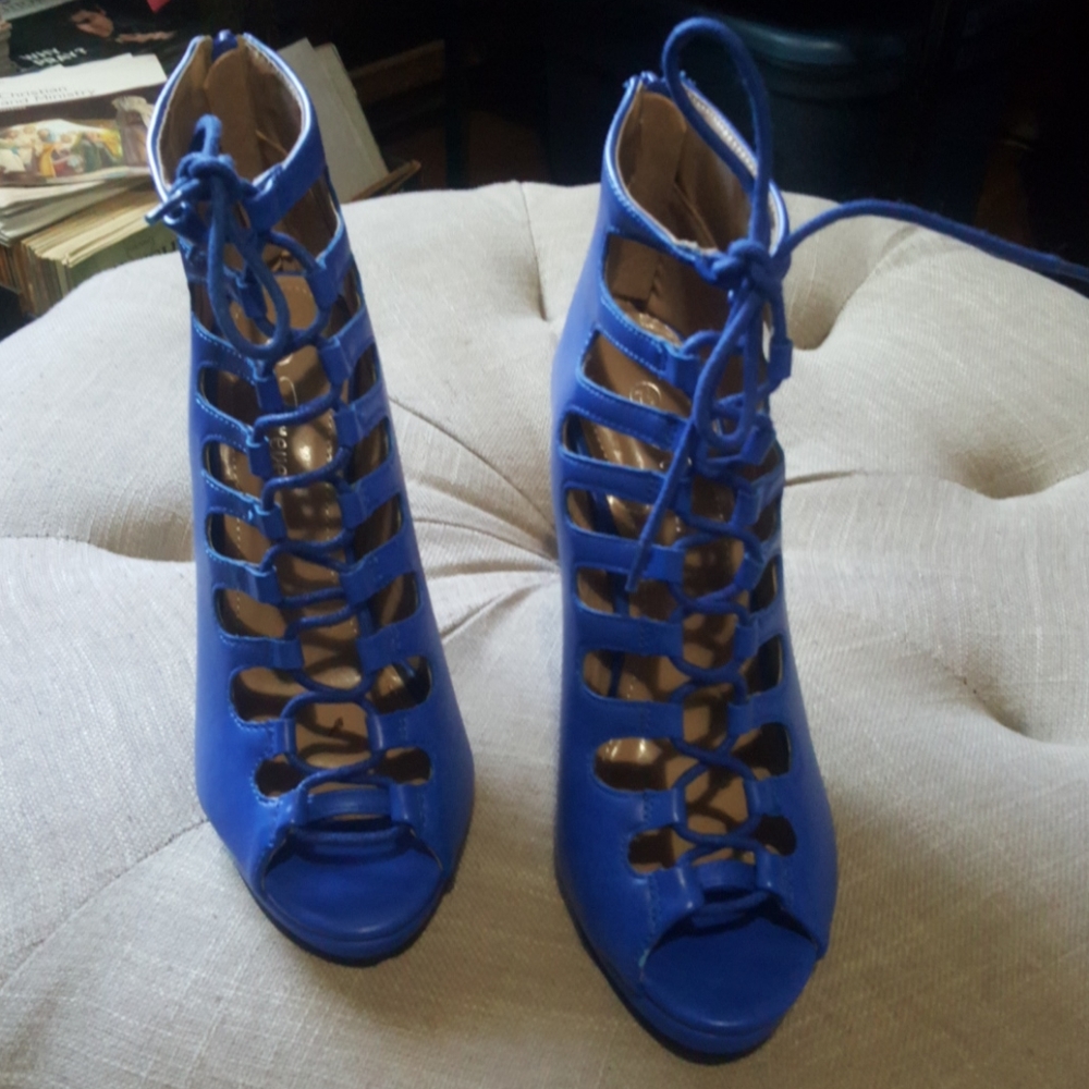 Shoes - Picture 2 of 4